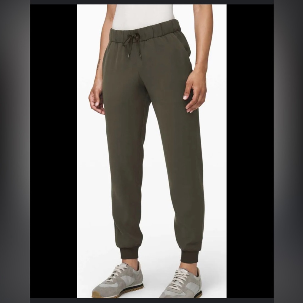 Lululemon on the fly green joggers